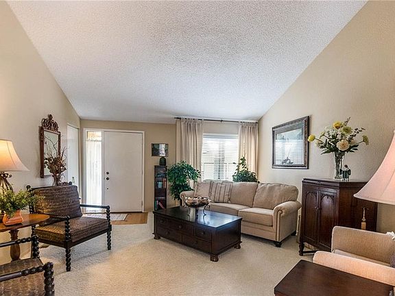 4th image of 3441 Poly Dr APT 12