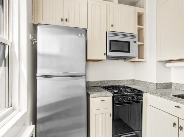 310 East 49th Street 7B image 3 of 6