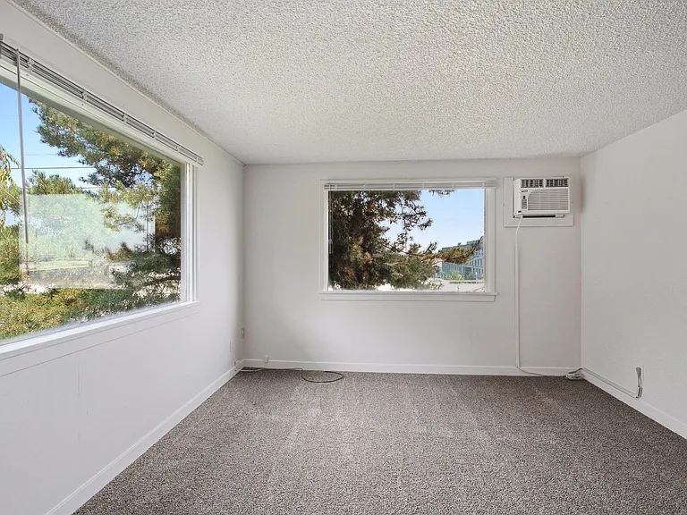 EN - 2510 / 2516 Chatham Hill Dr — Photo 3