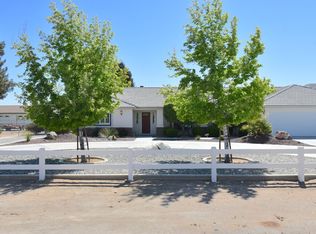 13555 Jicarilla Rd, Apple Valley, CA 92308