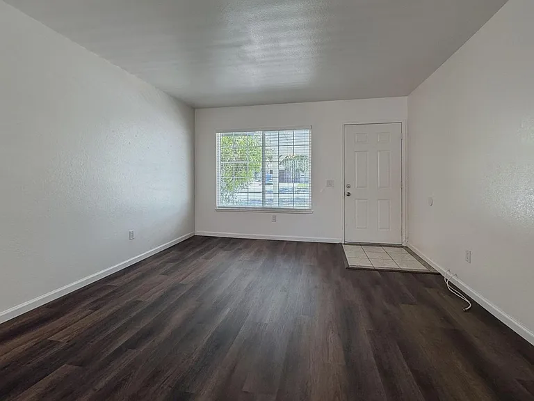 539 Hidalgo Ave — Photo 5