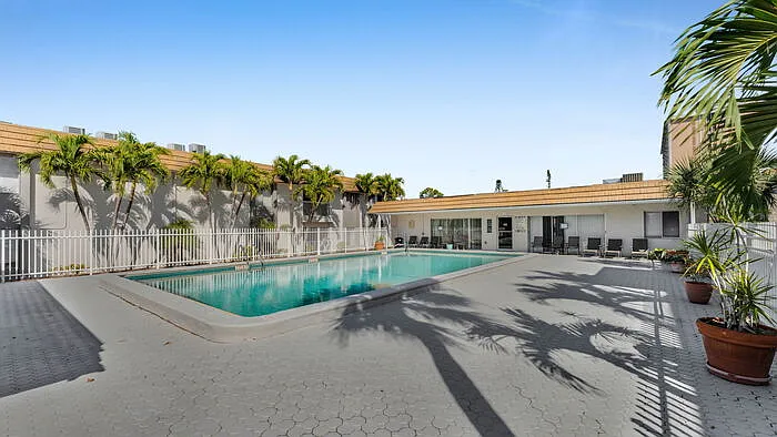 1830 Maravilla Ave #321 — Photo 4