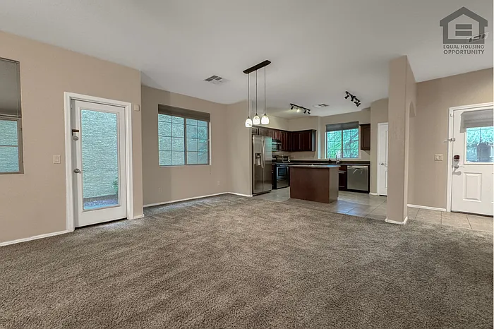 3 bed, 2.5 bath, 1819 sqft, $2,099 — Photo 4