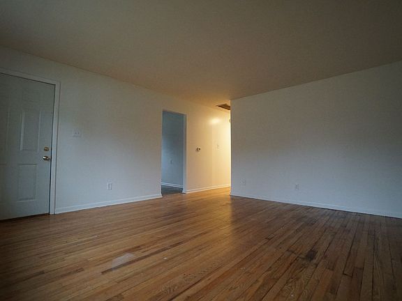 4th image of 2562 Brookview Ln #2568