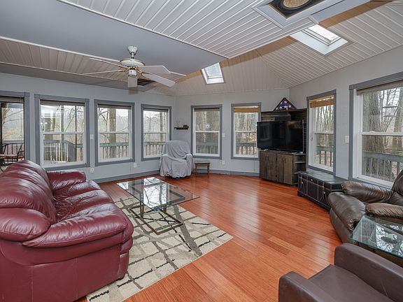 3rd image of 22431 Paulson Rd