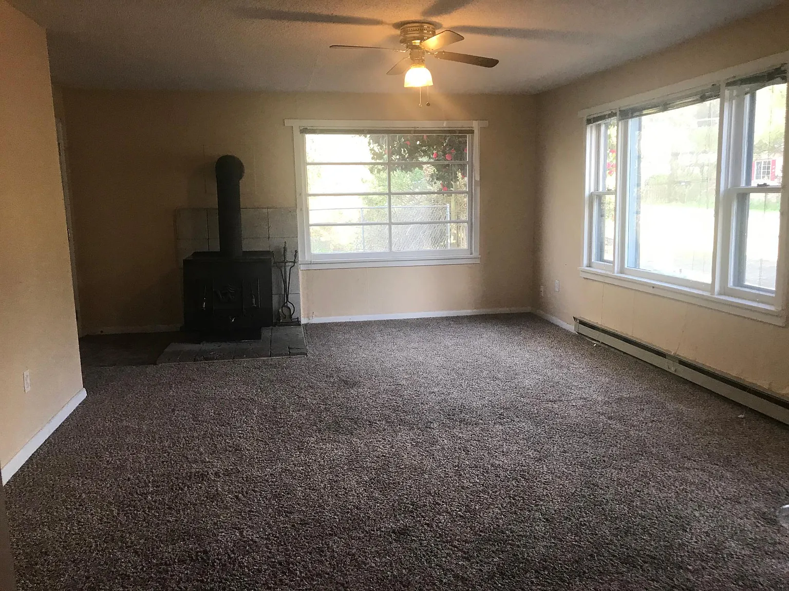 4 bed, 1580 sqft, $2,499 — Photo 2