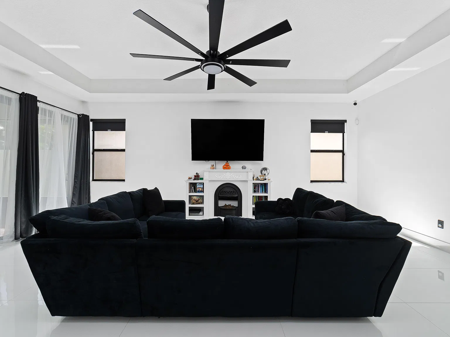 3 bed, 2.0 bath, 1822 sqft, $3,800 — Photo 3