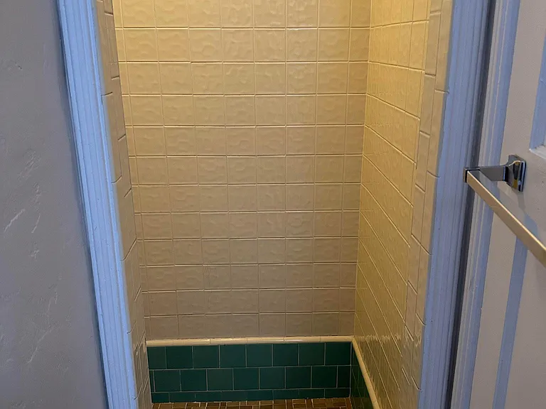 902 3rd St #14 — Photo 7