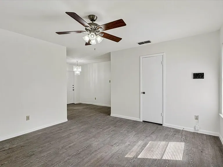 1622 La Joya St — Photo 6