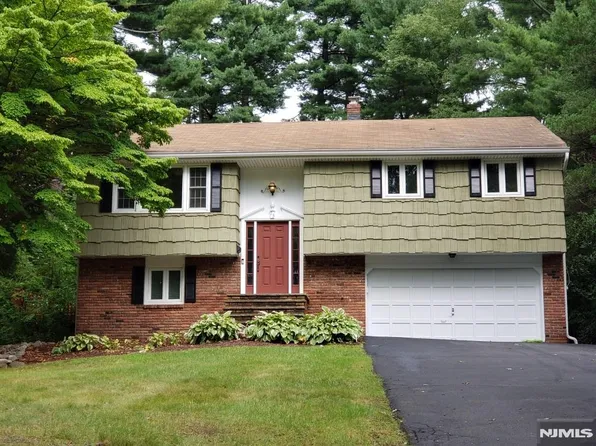 73 Oweno Rd, Mahwah, NJ 07430