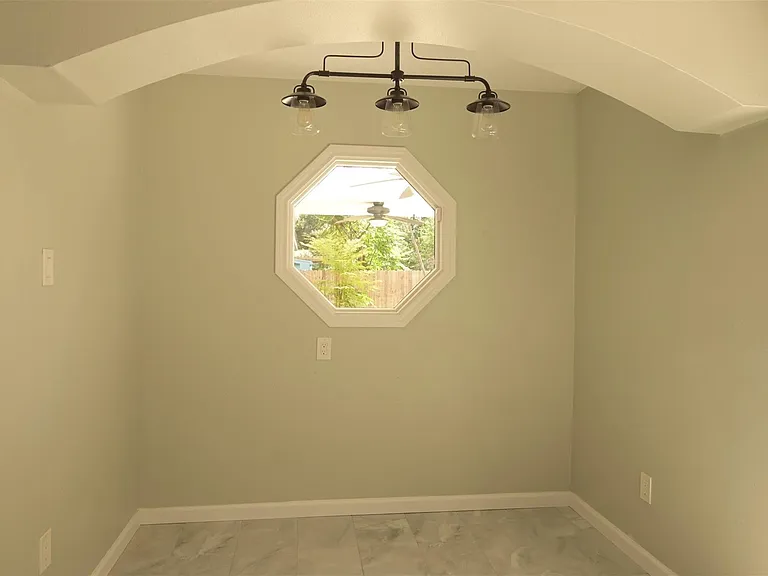 9810 Cliffwood Dr — Photo 38