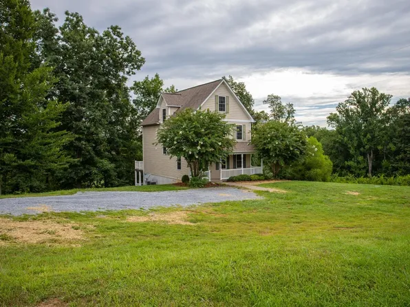 261 Oak Spring Ln, Madison Heights, VA 24572