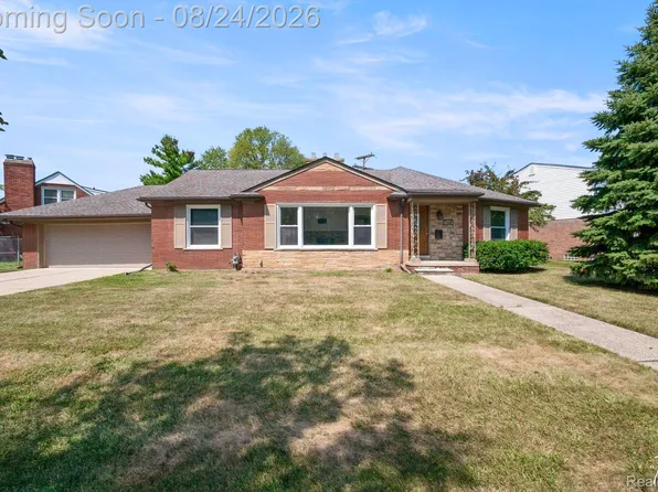 1160 Torrey Rd, Grosse Pointe Woods, MI 48236