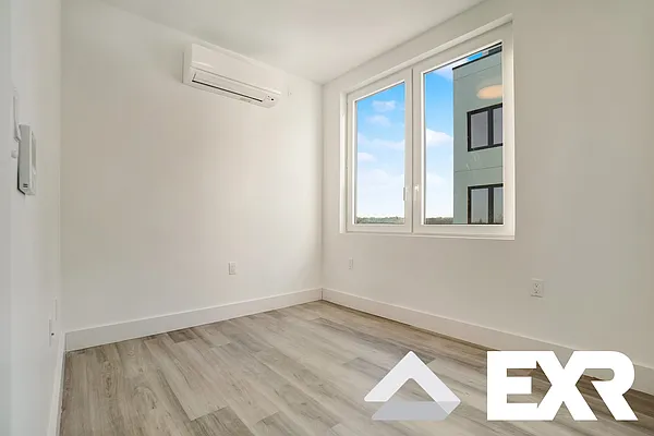 Rented by EXR | media 4