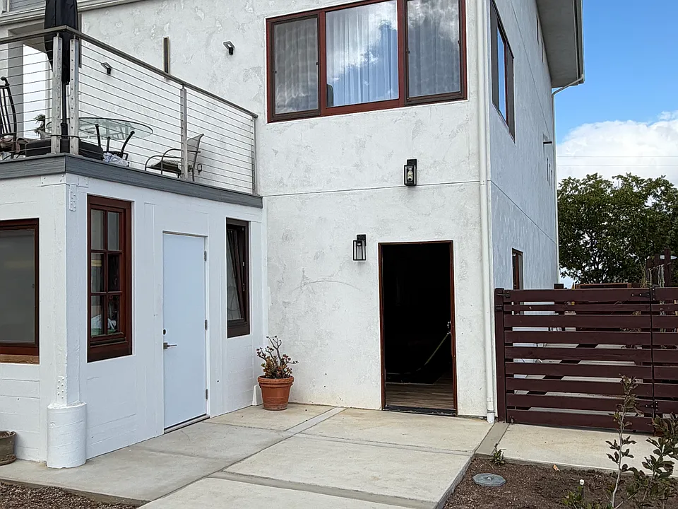 401 Washingtonia Dr