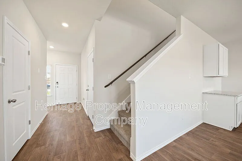 3 bed, 2.5 bath, 1700 sqft, $1,850 — Photo 4
