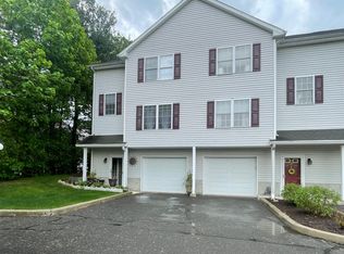 11 Mannions Ln APT 1, Danbury, CT 06810
