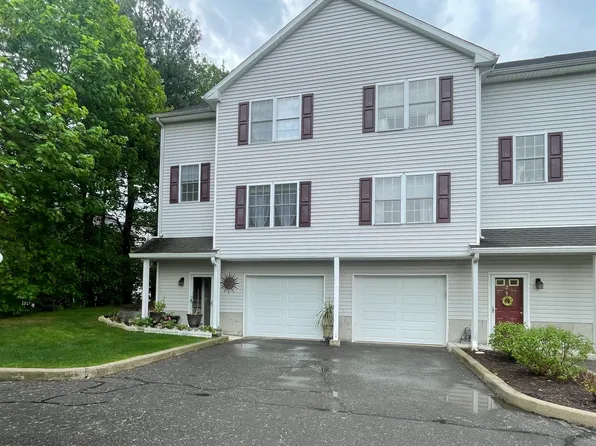 11 Mannions Lane APT 1, Danbury, CT 06810