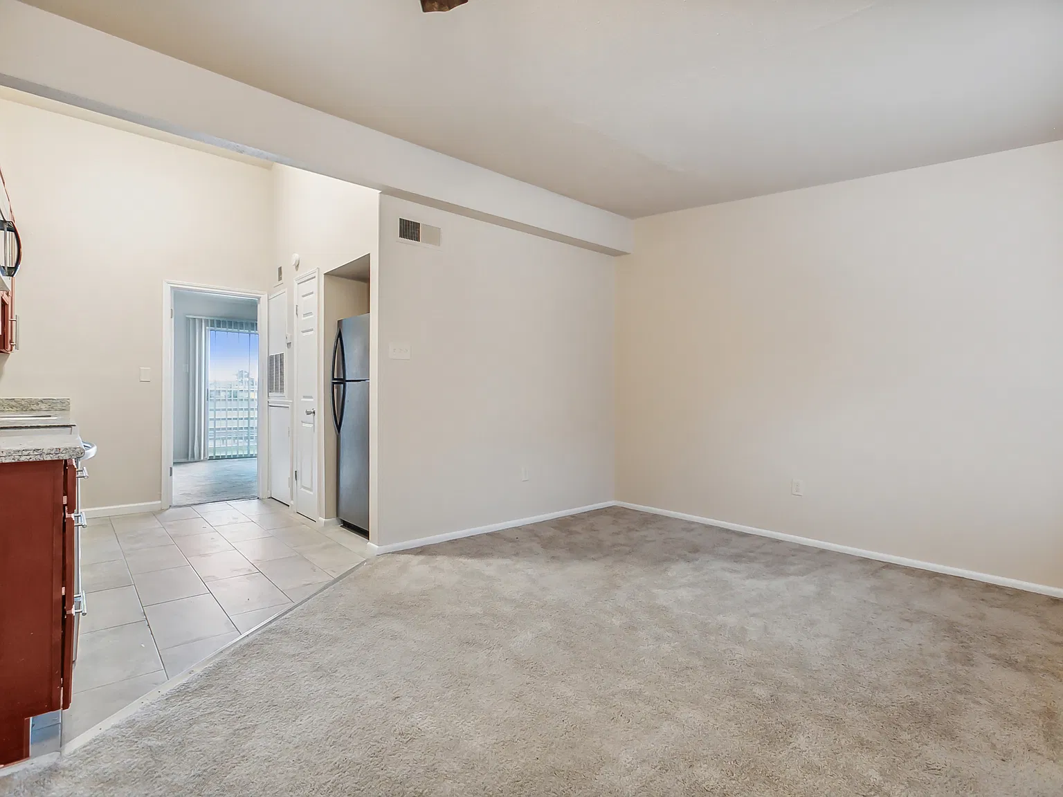 1 bed, 750 sqft, $995 — Photo 2