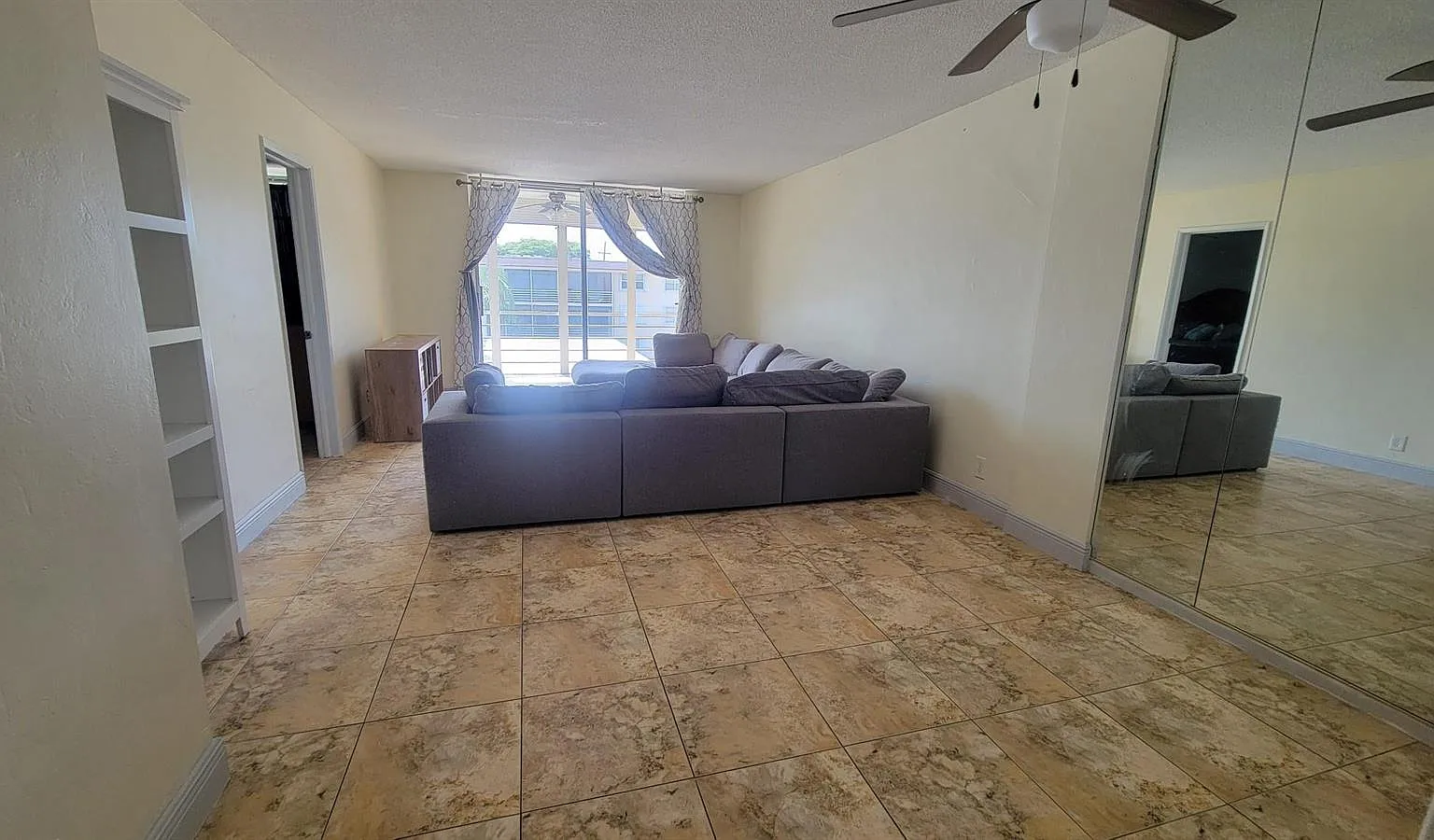 2 bed, 2.0 bath, 984 sqft, $1,900 — Photo 2