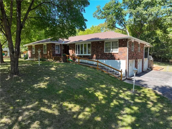 7113 NW Eastside Dr, Kansas City, MO 64152