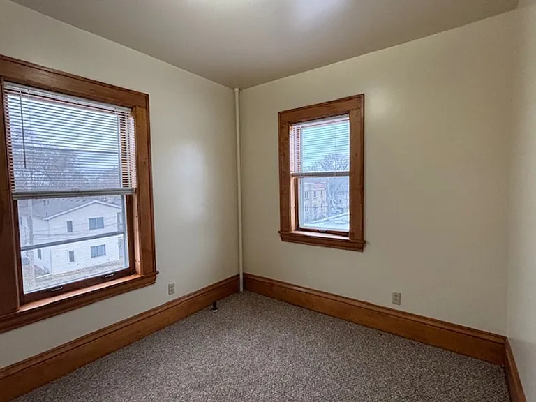1635 Sherburne Ave — Photo 11