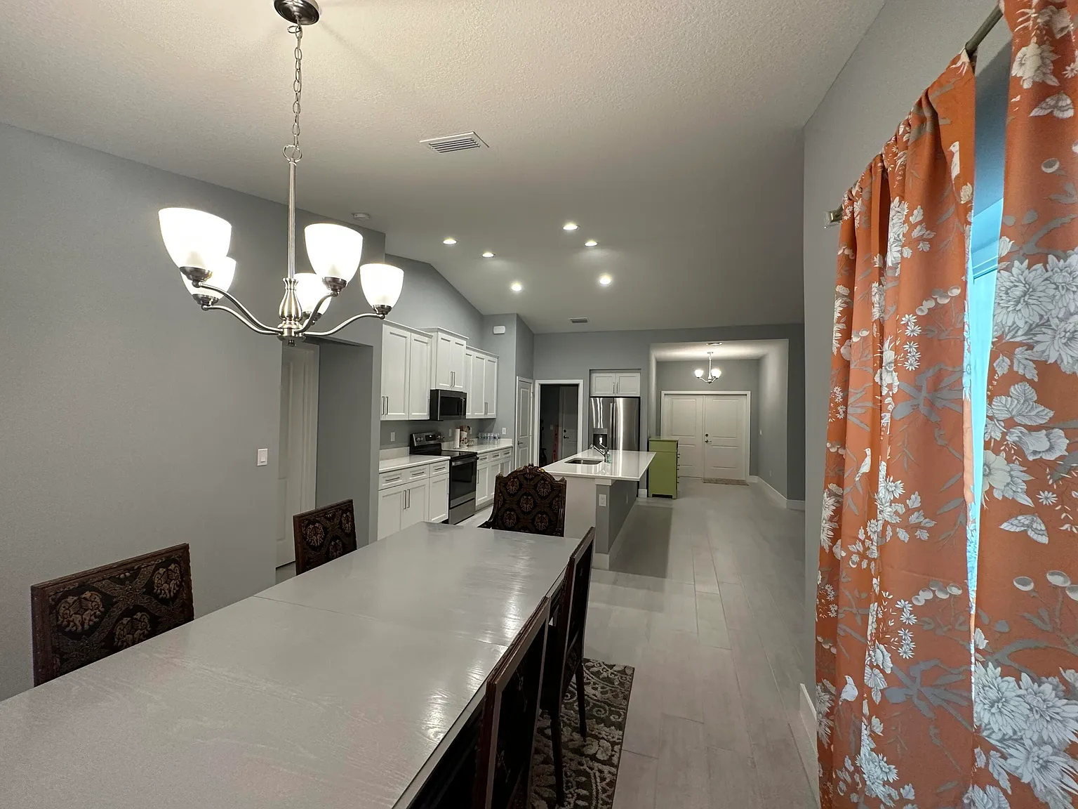 4 bed, 2.0 bath, 2011 sqft, $4,300 — Photo 3