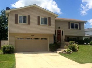 6629 Foxtree Ave, Woodridge, IL