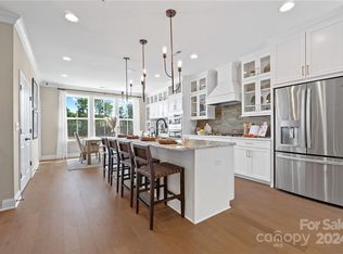 7005 Running Spring Dr, Charlotte, NC 28205