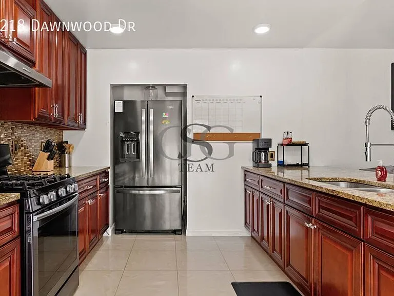 8218 Dawnwood Dr — Photo 10