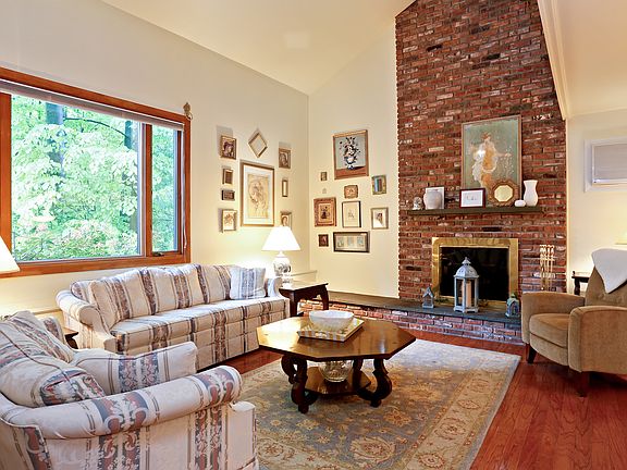 2nd image of 2585 Gregory St