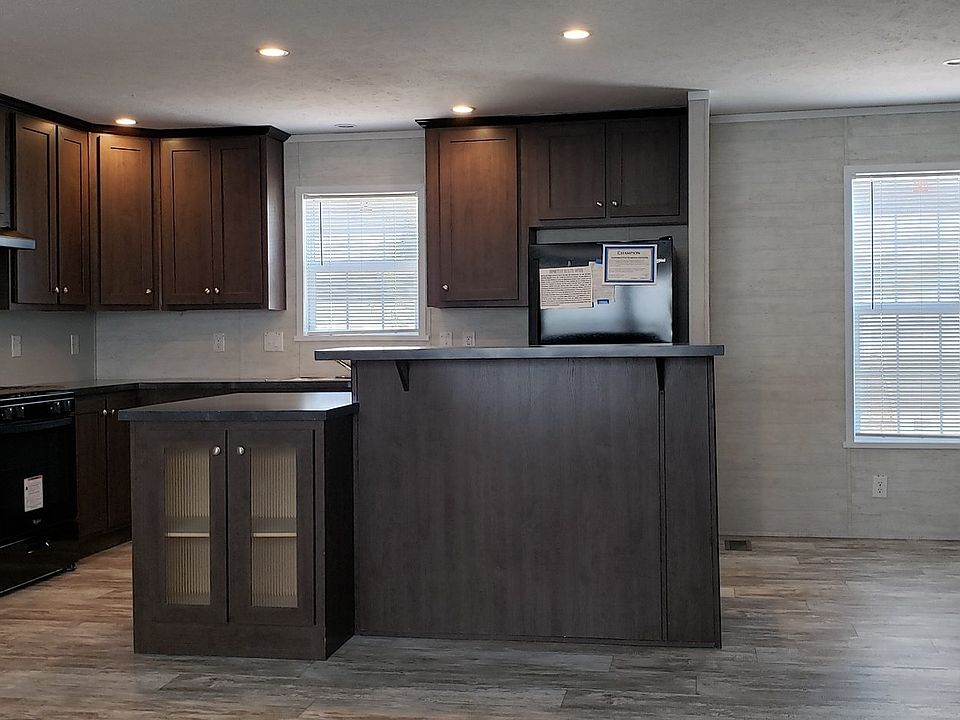 1st image of 516 Courtland Ln #605