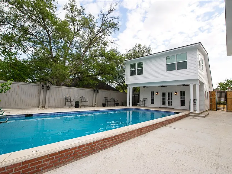 701 Hereford St #A — Photo 10