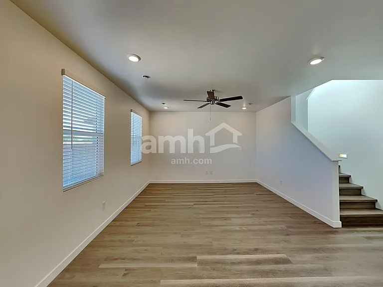 8225 S 21st Dr — Photo 6