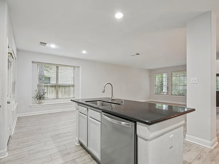 90 Panterra Way — Photo 13
