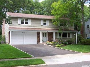 41 Summerfield Dr, Lake Grove, NY 11755