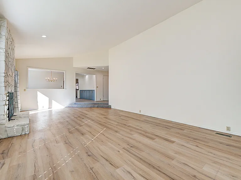 3208 Castlerock Rd — Photo 4