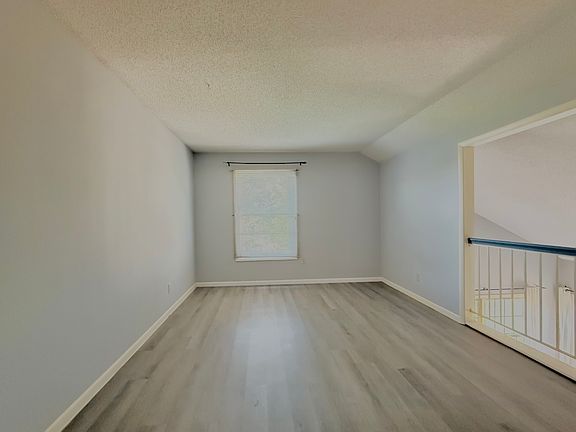 5th image of 1450 S Webb Rd APT 422