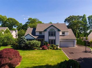 10 Morgan Ct, Smithtown, NY 11787
