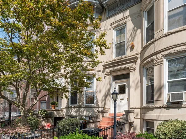 977 52nd Street image 1 of 21