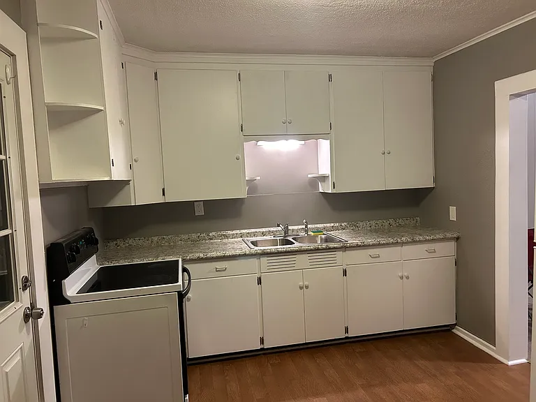 102 S McClellan St #B — Photo 1