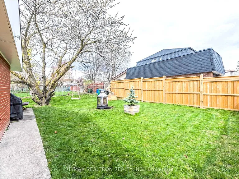 365 Mississauga Valley Blvd #LOWER — Photo 23