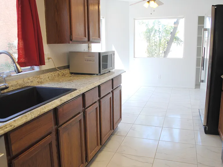 2121 N Villas Ln — Photo 8