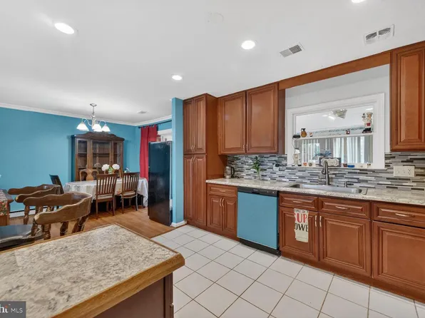 1305 N Sterling Blvd, Sterling, VA 20164