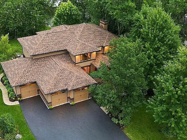 1335 E Canton Ct, Deerfield, IL 60015