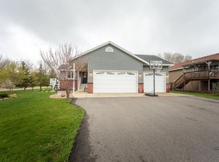 810 Thomas Dr NE, Alexandria, MN 56308