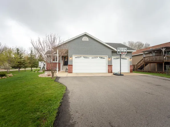 810 Thomas Dr NE, Alexandria, MN 56308