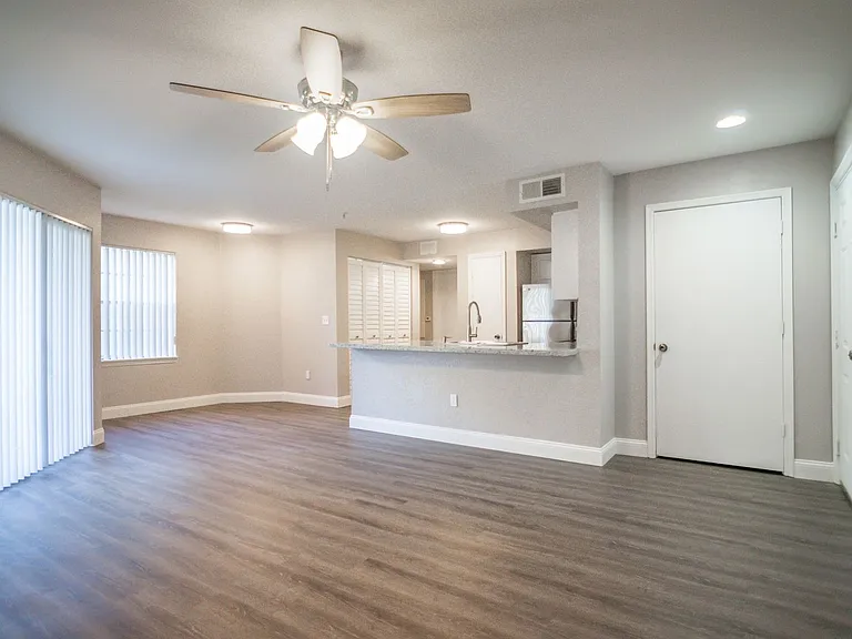 7280 Westpointe Blvd #813 — Photo 3
