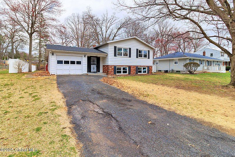 2nd image of 7 Dauphin Drive