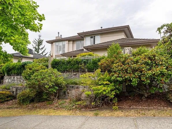 1548 Parkway Blvd, Coquitlam, BC V3E 2Y5